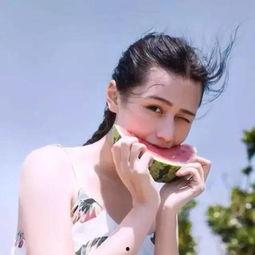 娱乐吃瓜头像女生图片,揭秘娱乐圈美女吃瓜瞬间
